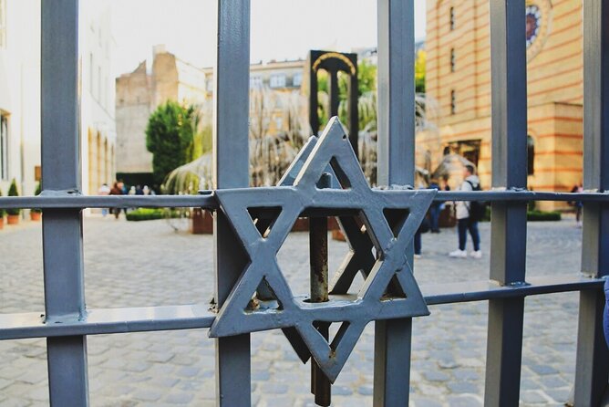 Private Jewish Heritage Tour of Budapest with Local Expert - Rumbach Street Synagogue, Moorish details in the light