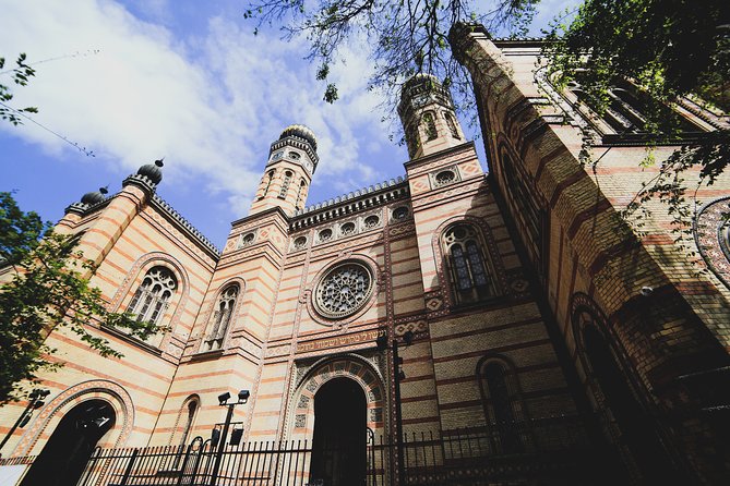 Private Jewish Heritage Tour of Budapest with Local Expert - Dob Street to Fröchlich, a food stop you can actually plan around
