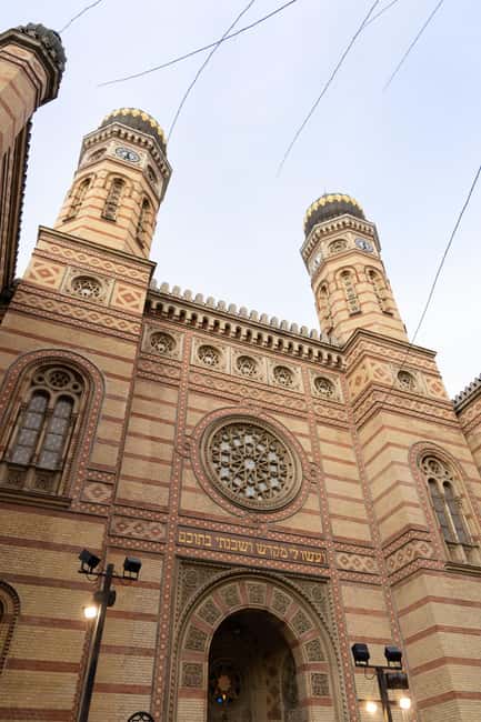 Private Jewish Quarter Walking Tour with Synagogue entry - Starting at Budapest Eye, then walking straight into the story