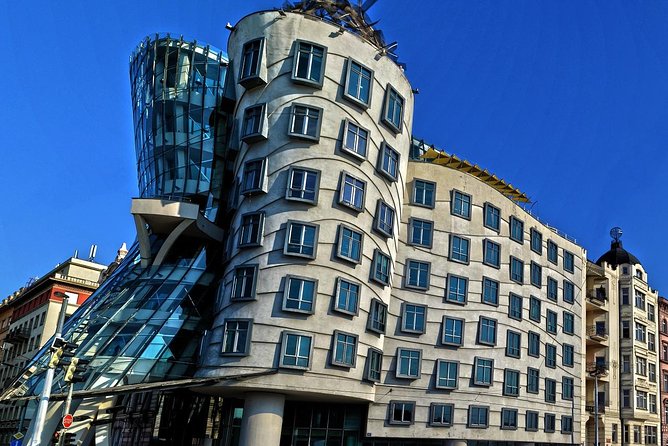 Private Transfer from Budapest to Prague with 2 hours for sightseeing - The route break: using the included sightseeing stop wisely