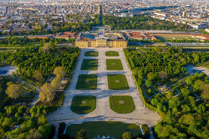 Private Transfer from Budapest to Vienna with 2h of Sightseeing, Local Driver - Door-to-door Budapest to Vienna, without the stress