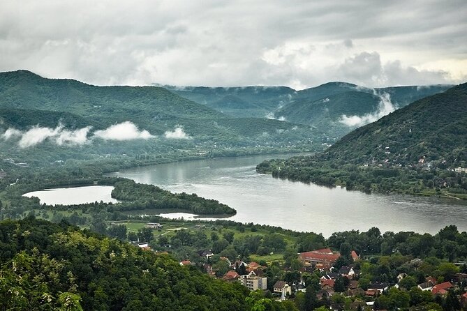 Scenic Danube River bend hills & the Art Town: Private Car Tour - Stop 2 in Szentendre: cobblestones, churches, and art-shopping time