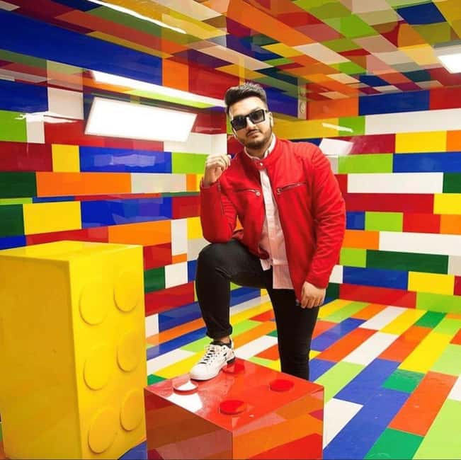 Selfie Museum Budapest Entry Ticket - Your 60-Minute Loop Through 11 Rooms on Two Floors