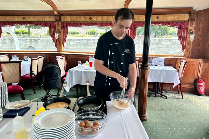 Summer Danube Brunch Cruise in Budapest - Danube Brunch on the Gróf Széchenyi: What You Are Really Buying