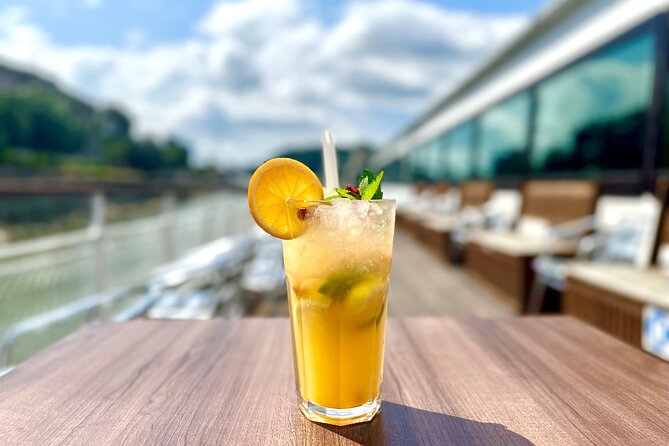 Summer Danube Brunch Cruise in Budapest - Seat Choice and Comfort: Windows, Heat, and Photo Angles