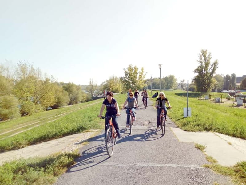 Szentendre: self-guided bicycle tour from Budapest - Start in Budapest’s Jewish Quarter at Madach Square
