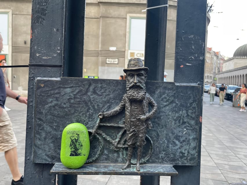 Tiny Sculptures, Big Stories: Kolodko mini statue tour - Tiny bronzes, big stories: why this tour works in Budapest