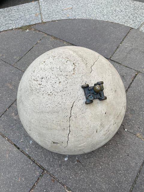 Tiny Sculptures, Big Stories: Kolodko mini statue tour - Practical tips: shoes, weather, and how to enjoy the pace