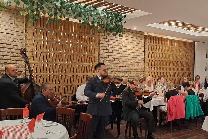 Traditional Hungarian Dinner with Live Gypsy Music - Budapest at 7:30 pm: How This Dinner Experience Runs