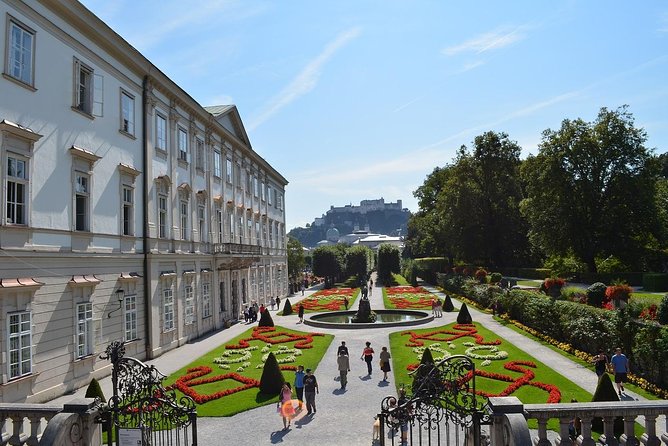 Transfer from Budapest to Salzburg: Private daytrip with 2 hours for sightseeing - A private Budapest to Salzburg transfer that saves your legs