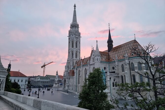 True Crime Walking Tour in the Buda Castle district - Matthias Church: first stop, best listening spot