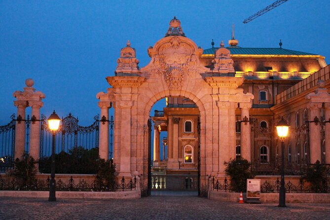 True Crime Walking Tour in the Buda Castle district - Finishing at Clark Ádám tér: plan your next move