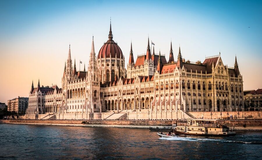 Vienna: Budapest Day Trip - Door-to-door Vienna pickup and the ride through Hungary