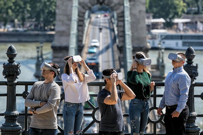 Virtual Reality Walking Tour - How the provided VR headset and 360/3D scenes work