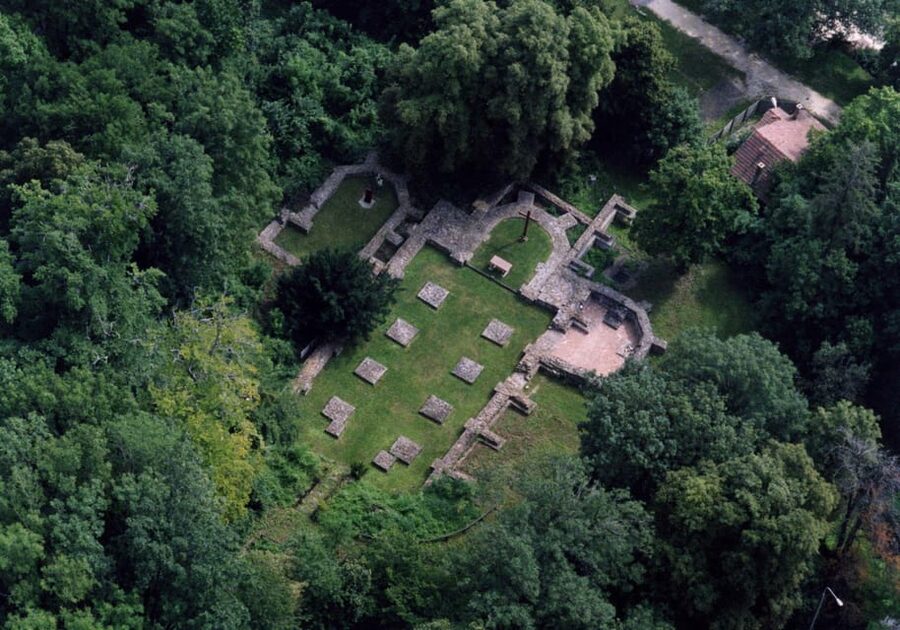 Walk to recent and aged spiritual sanctuaries near Budapest - Price and value for a 5-hour guided walk near Budapest
